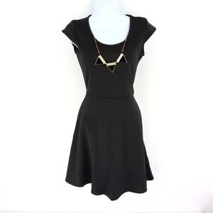Pinc Cap Sleeve Dress Womens Sz M Black‎ Polyester Built-In Necklace Fit & Flare